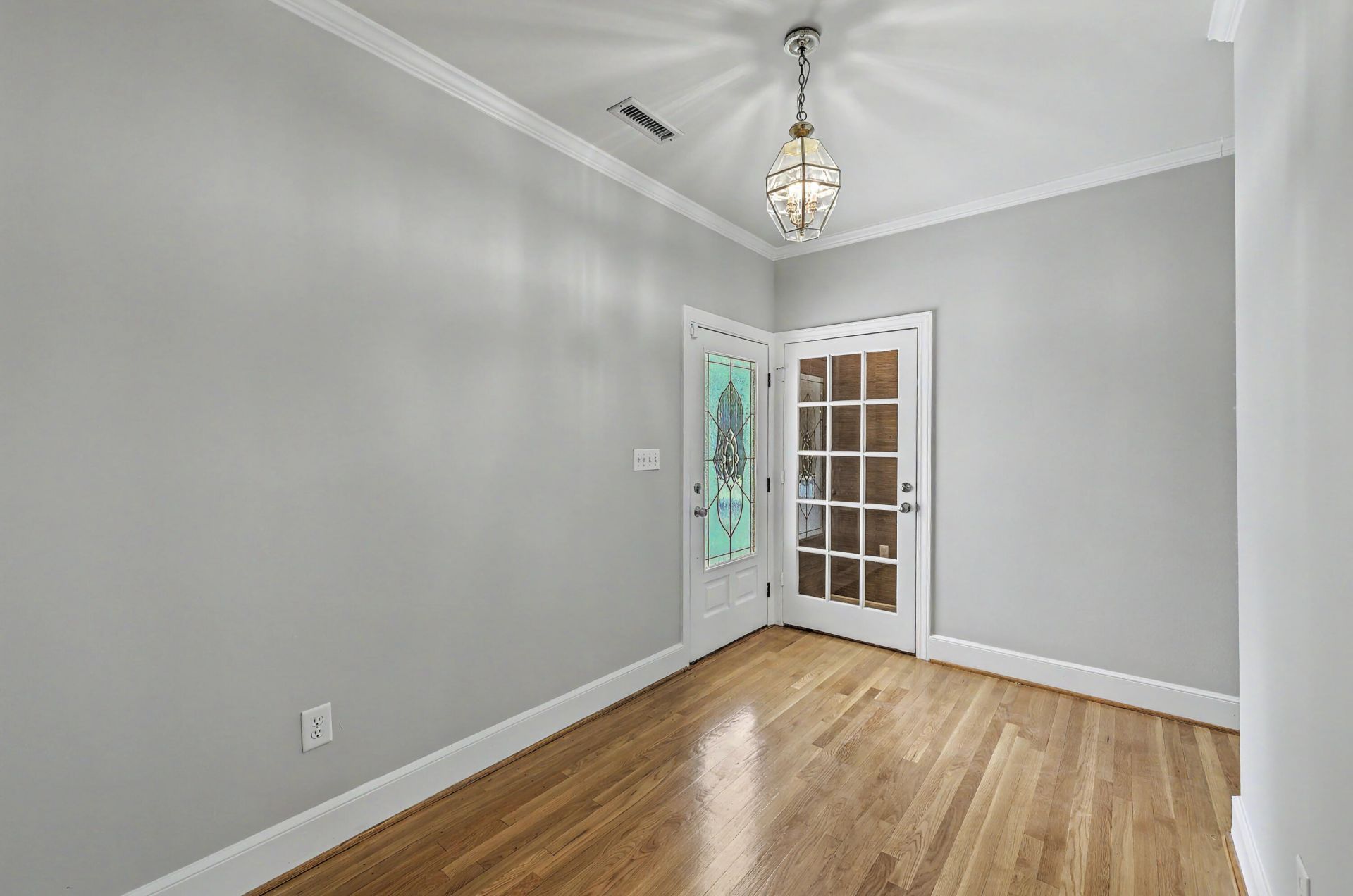 657 N Stiles Drive Photo 9