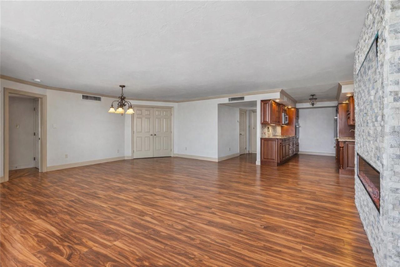 435 S Gulfstream Avenue , Unit 1103, Sarasota, FL 34236 Photo