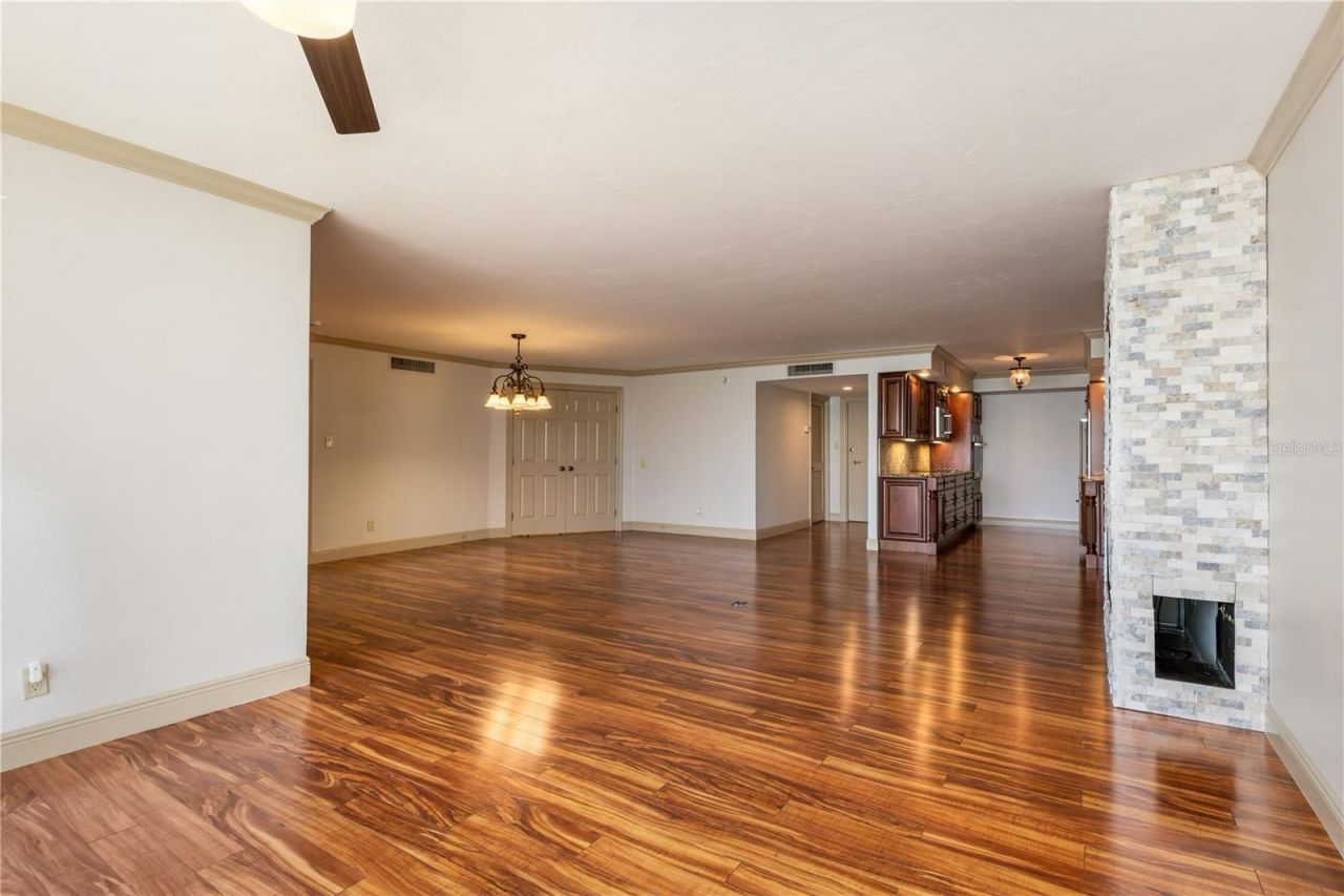 435 S Gulfstream Avenue, Unit 1103, Sarasota, FL 34236 Photo