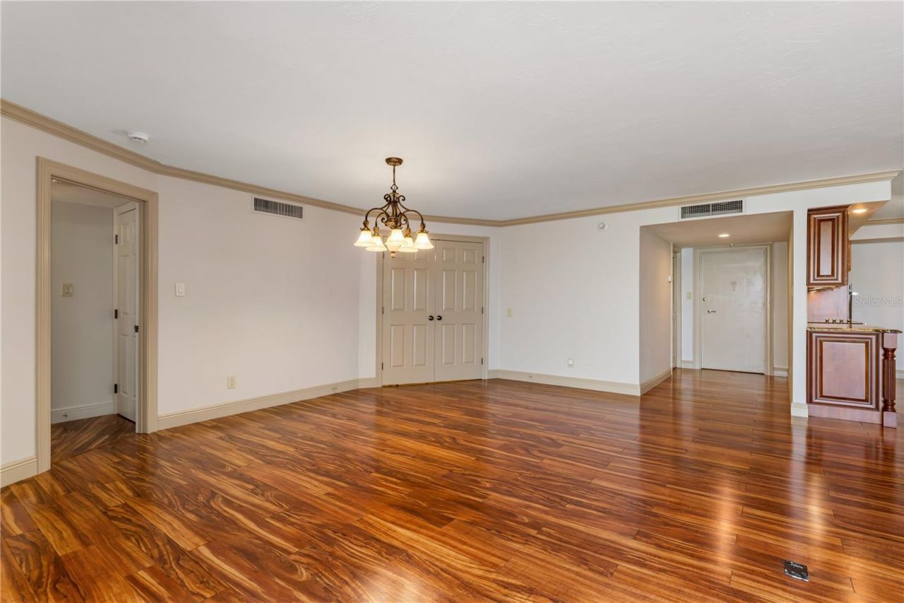 435 S Gulfstream Avenue, Unit 1103, Sarasota, FL 34236 Photo