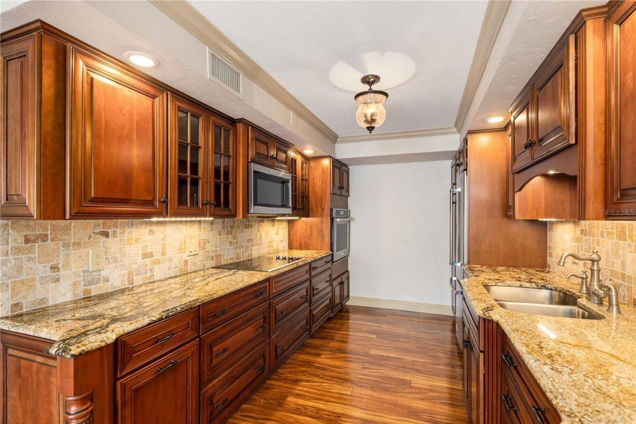 435 S Gulfstream Avenue, Unit 1103, Sarasota, FL 34236 Photo