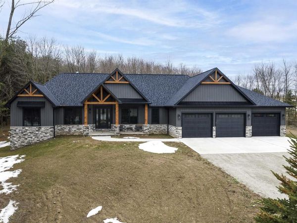 3907 TRAPPERS BEND COURT, Green Bay, WI 54313