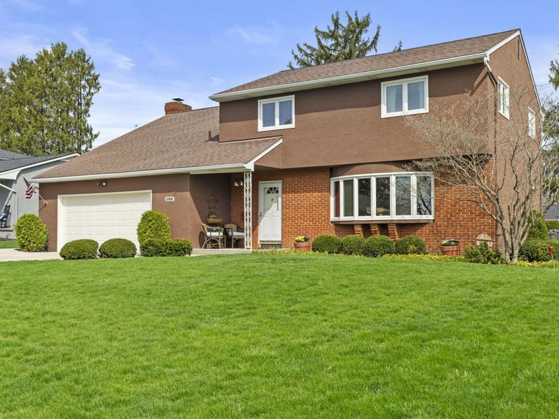 1088 Parkleigh Road, Columbus, OH 43220 Photo 2