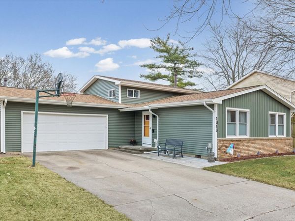 1818 Stratford Drive, Champaign, IL 61821