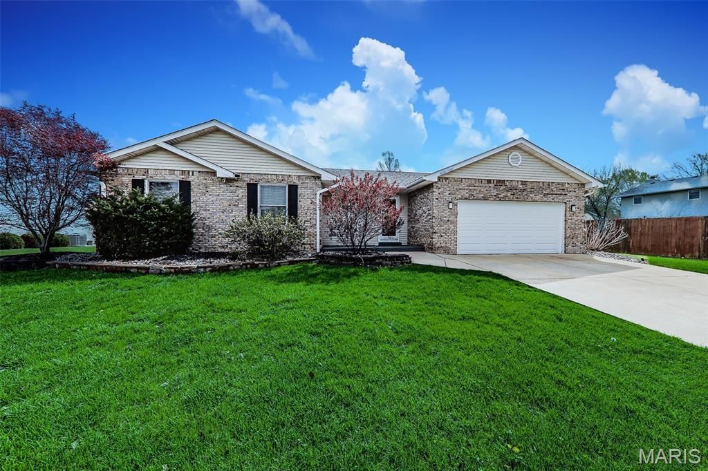 1130 Chancellor Drive, Edwardsville, IL 62025 Main Photo