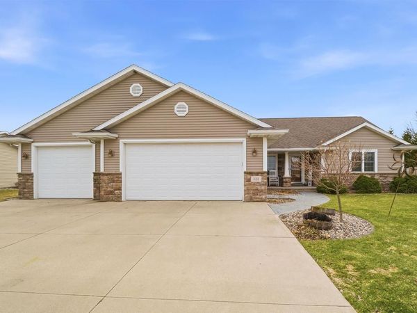 535 COONEN DRIVE, Combined Locks, WI 54113