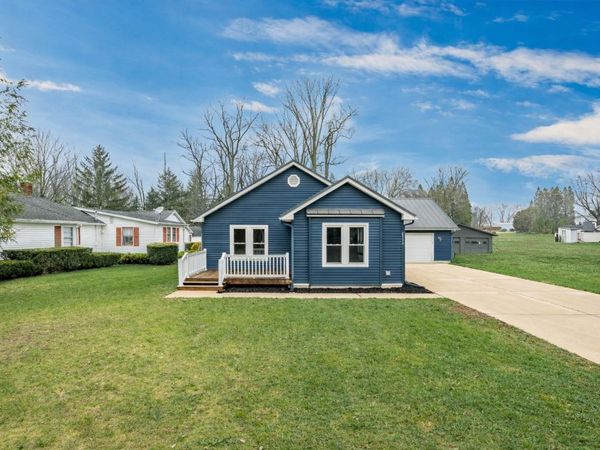 8930 E Crow Road, Syracuse, IN 46567