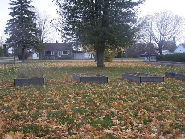 208 S F ST, Cheboygan, MI 49721