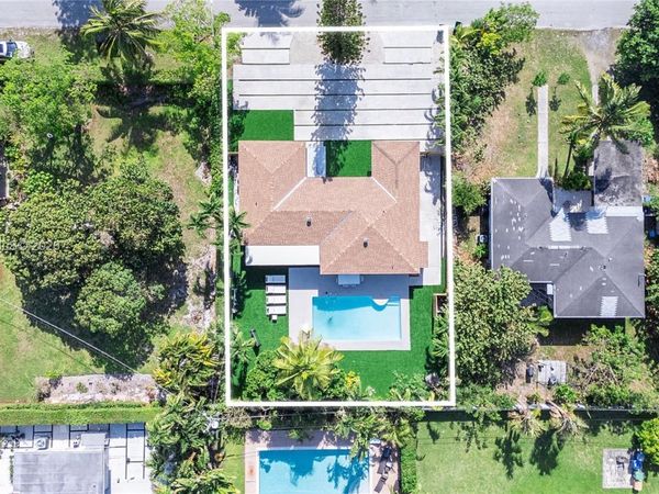 10801 Peachtree Dr , Miami, FL 33161