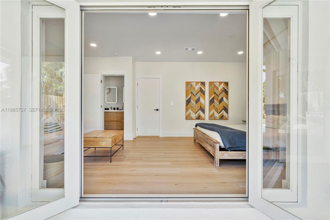10801 Peachtree Dr, Miami, FL 33161 Photo