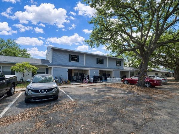 1000 E CAROLINE STREET , TAVARES, FL 32778