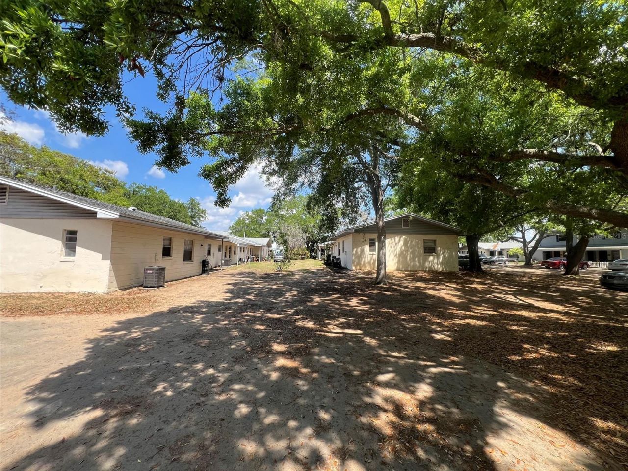 1000 E Caroline Street , Tavares, FL 32778 Photo