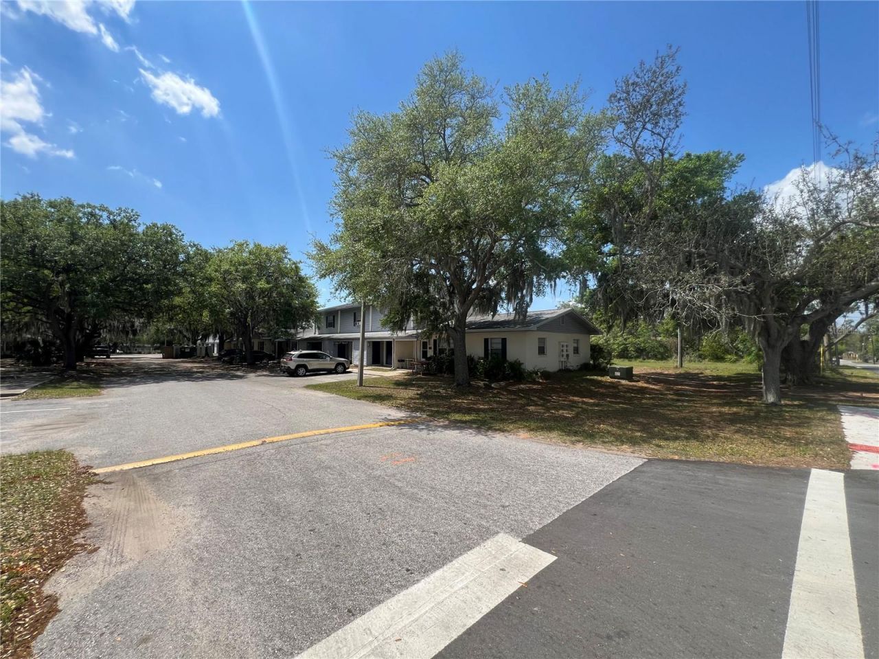 1000 E Caroline Street , Tavares, FL 32778 Photo