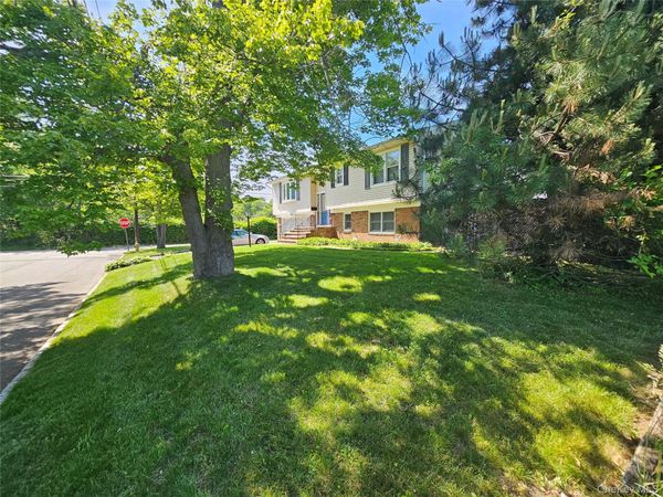 5 Ireland Place, Copiague, NY 11726