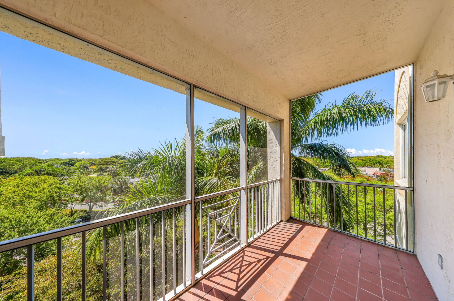 3600 Oaks Clubhouse Drive, Unit 501, Pompano Beach, FL 33069 Photo