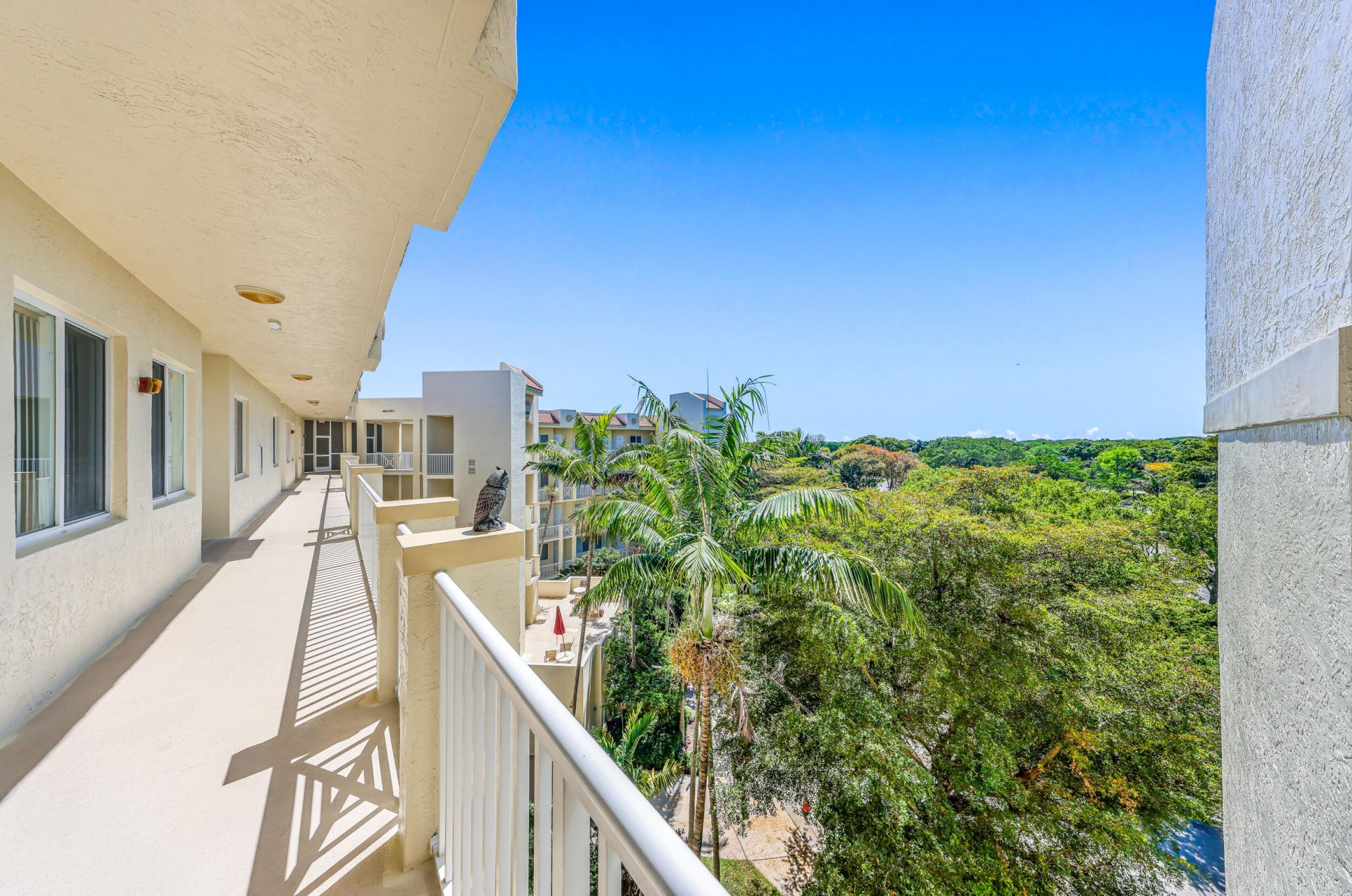 3600 Oaks Clubhouse Drive, Unit 501, Pompano Beach, FL 33069 Photo