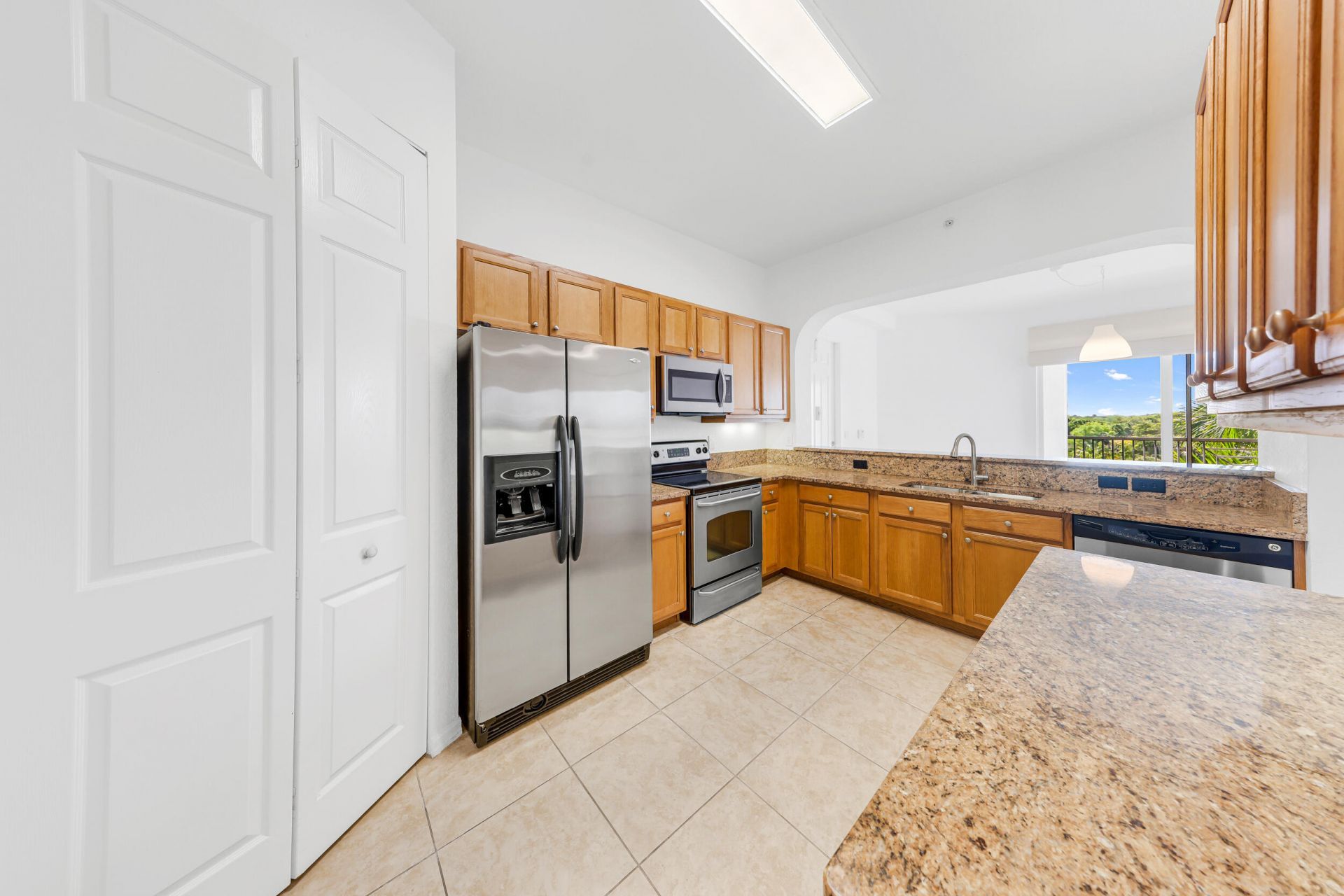 3600 Oaks Clubhouse Drive, Unit 501, Pompano Beach, FL 33069 Photo