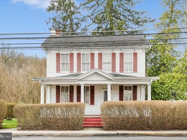 41 N TULPEHOCKEN STREET, PINE GROVE, PA 17963