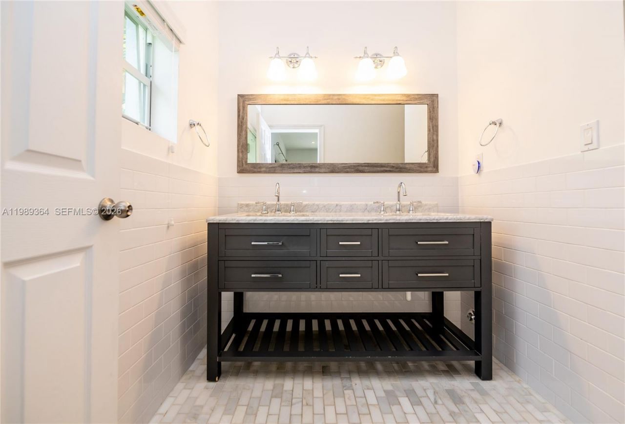 4160 Bay Point Rd , Miami, FL 33137 Photo