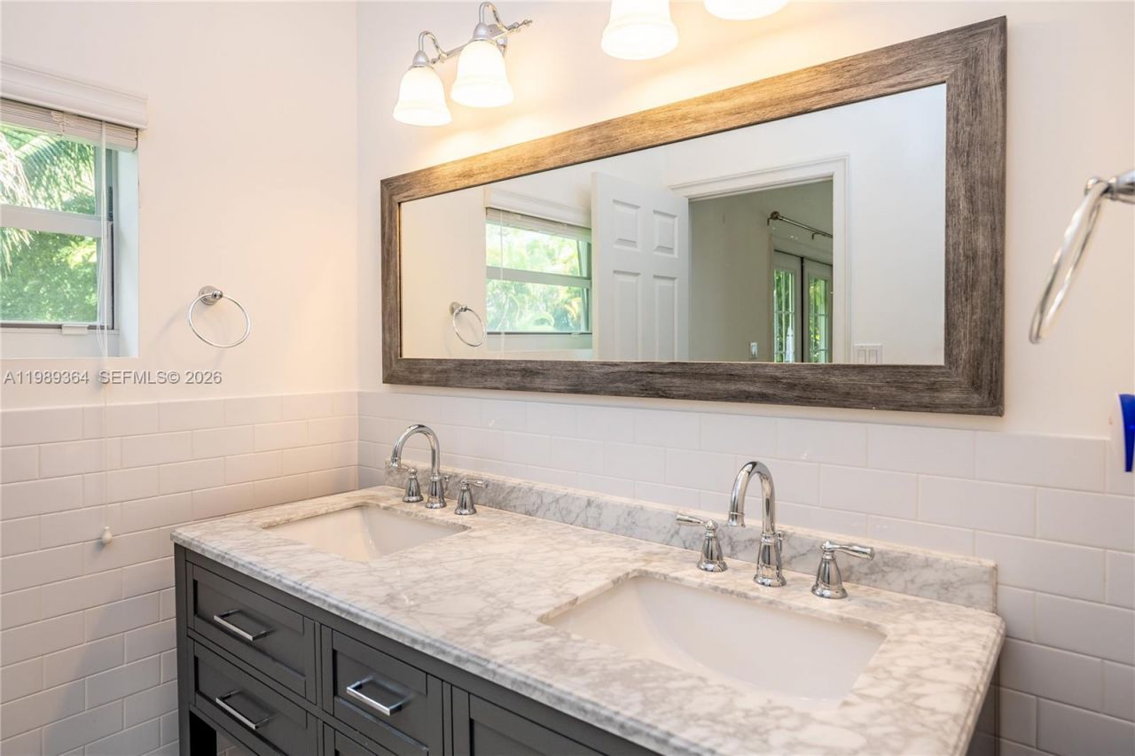 4160 Bay Point Rd , Miami, FL 33137 Photo