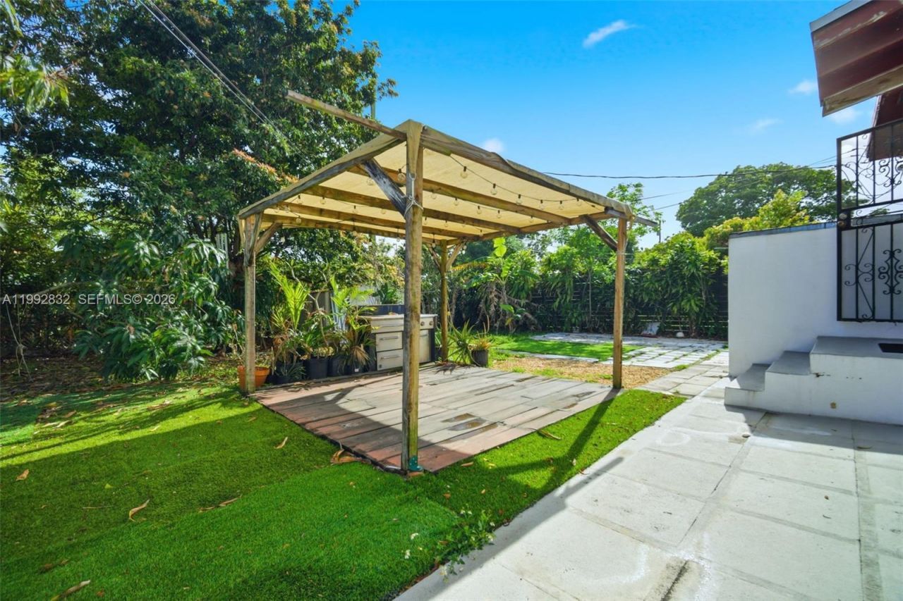 6336 SW 9th St , West Miami, FL 33144 Photo