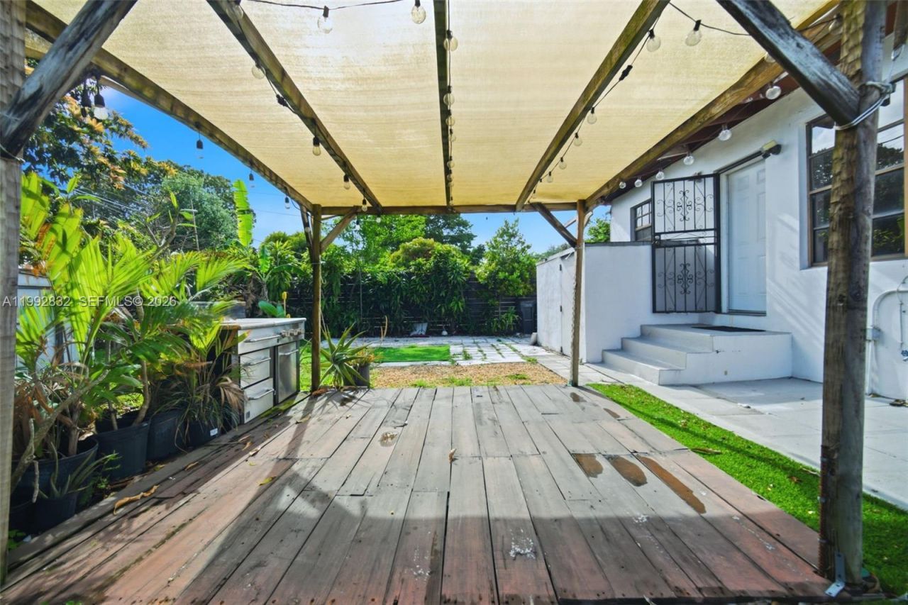 6336 SW 9th St , West Miami, FL 33144 Photo