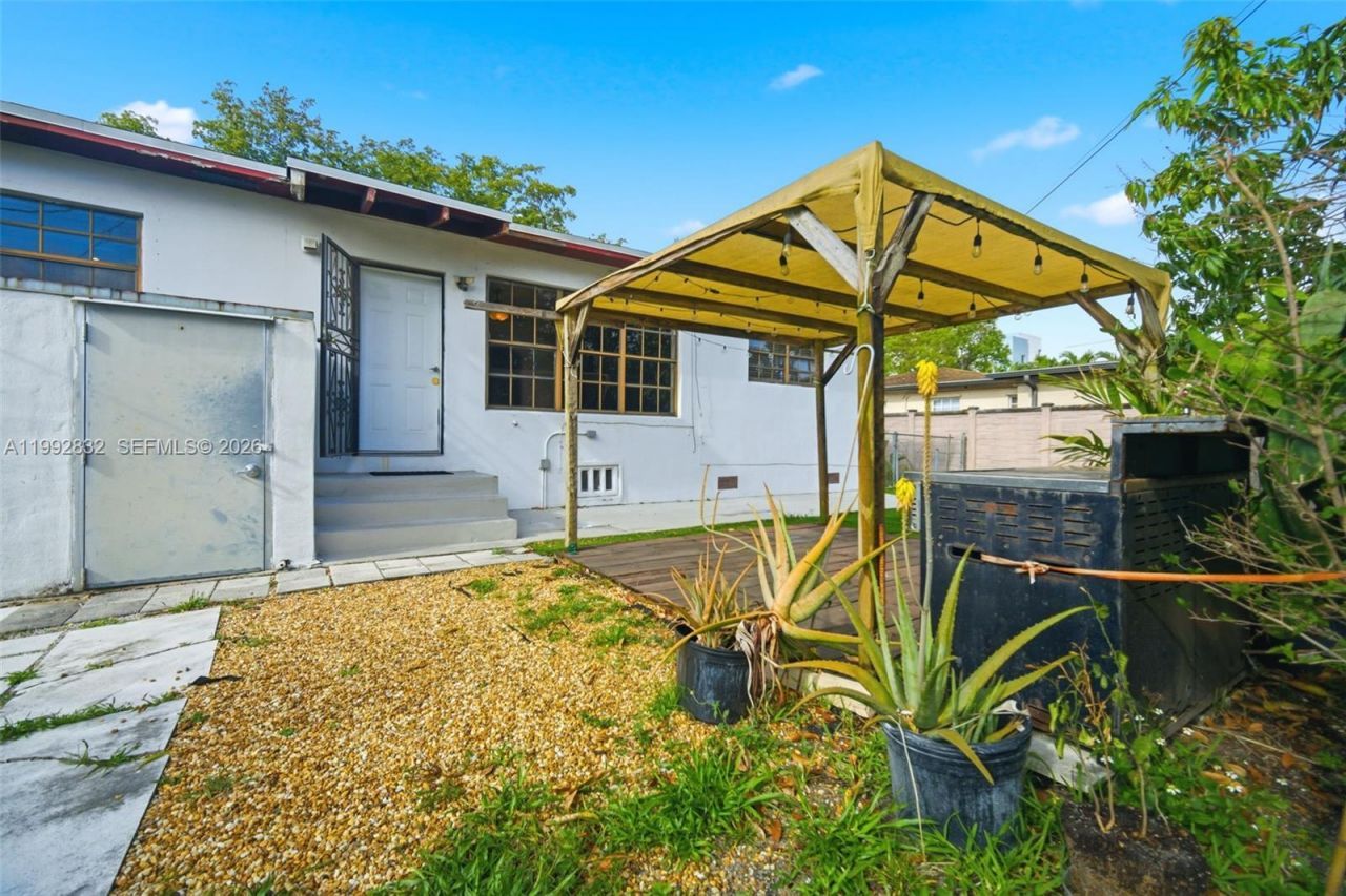 6336 SW 9th St , West Miami, FL 33144 Photo