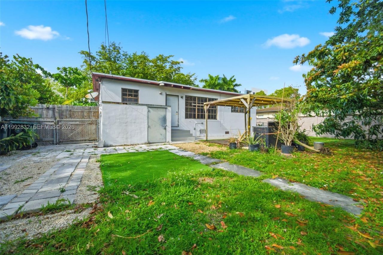 6336 SW 9th St , West Miami, FL 33144 Photo