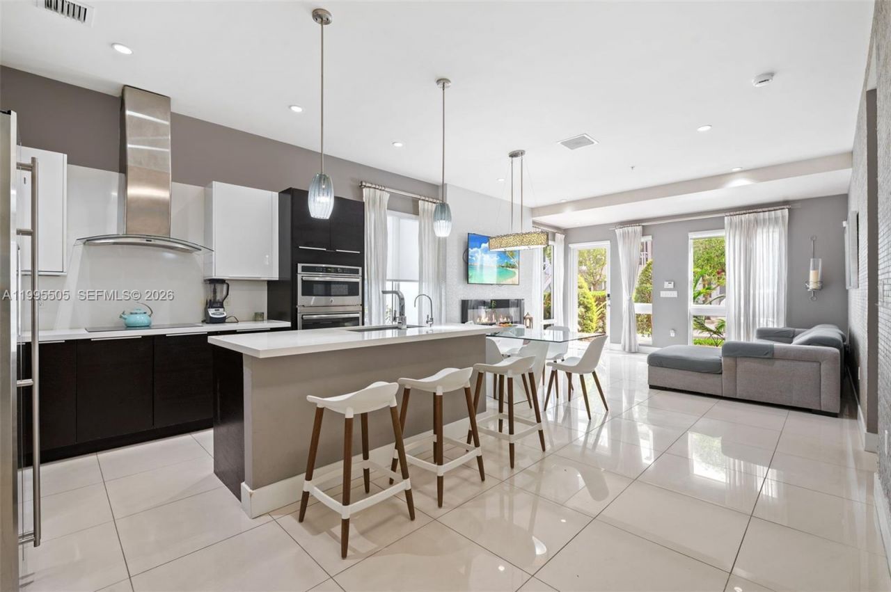 10305 NW 63rd Ter, Unit 105, Doral, FL 33178 Photo