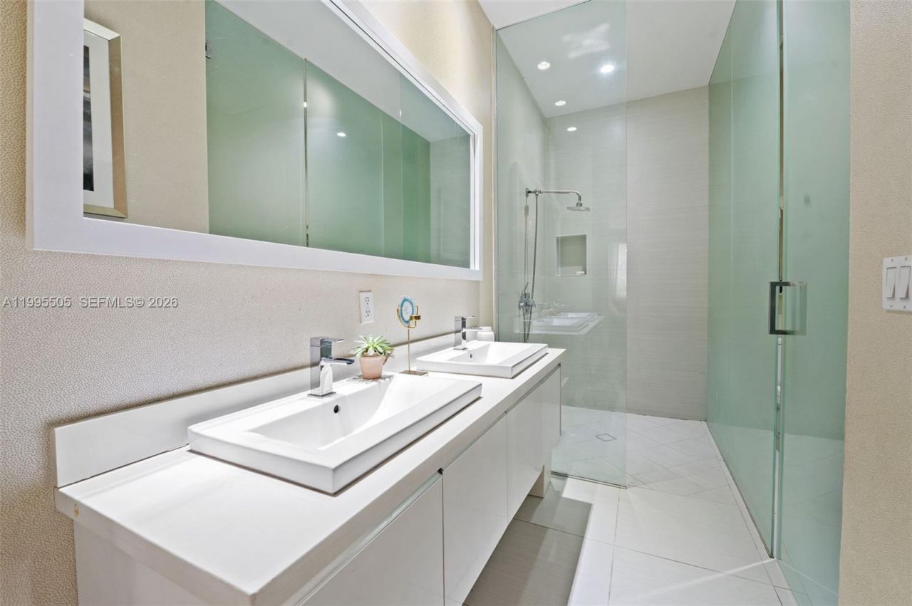 10305 NW 63rd Ter, Unit 105, Doral, FL 33178 Photo