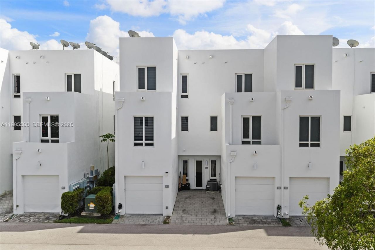 10305 NW 63rd Ter, Unit 105, Doral, FL 33178 Photo