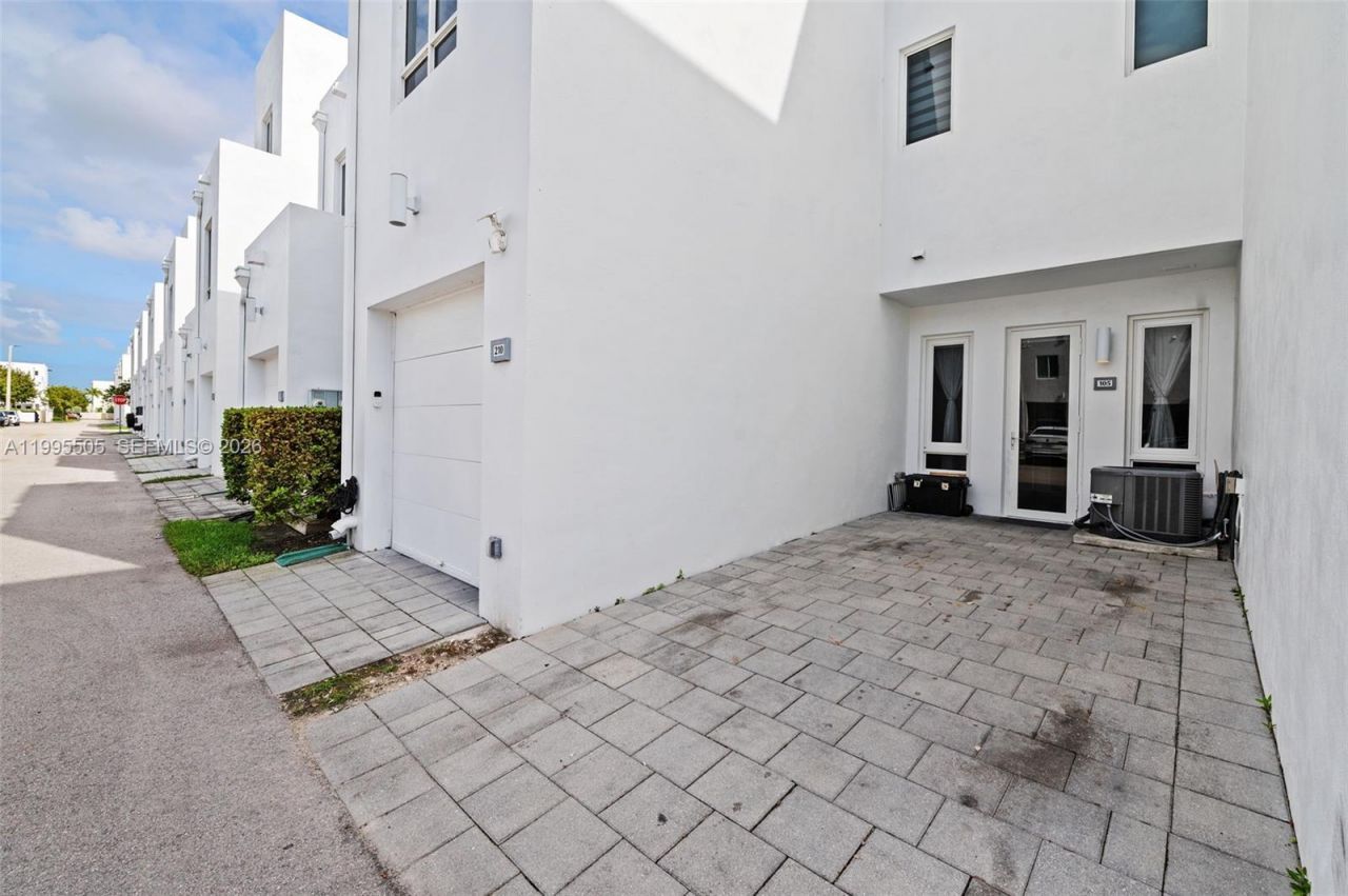 10305 NW 63rd Ter, Unit 105, Doral, FL 33178 Photo