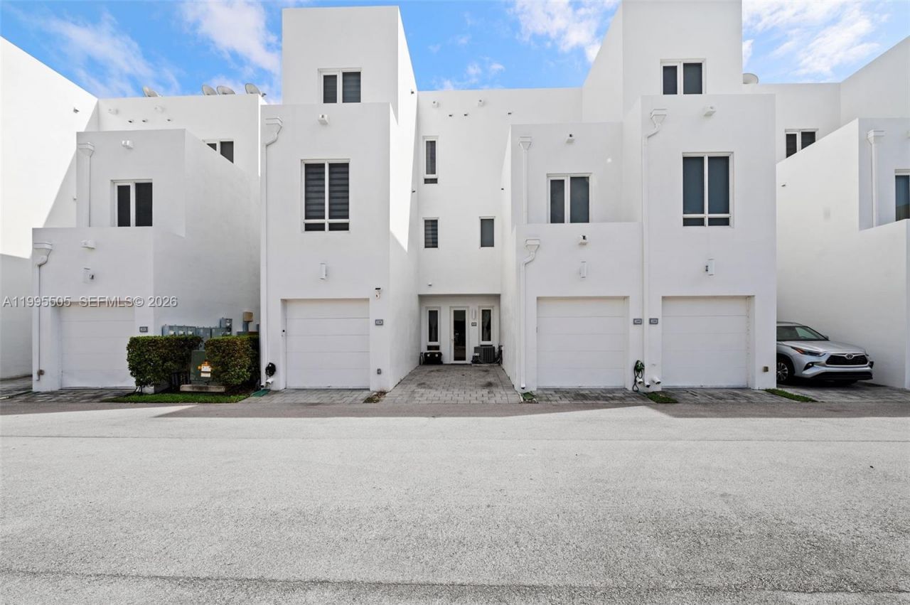 10305 NW 63rd Ter, Unit 105, Doral, FL 33178 Photo