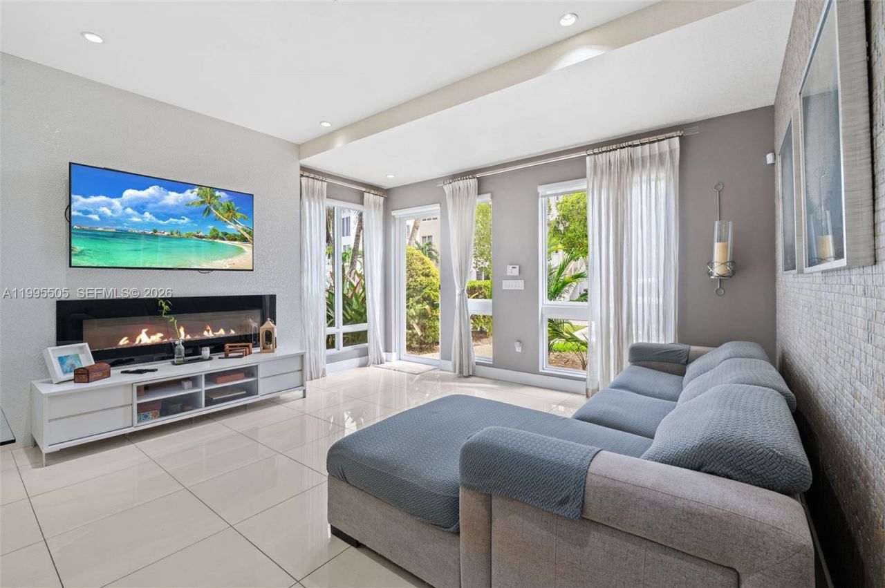 10305 NW 63rd Ter, Unit 105, Doral, FL 33178 Photo