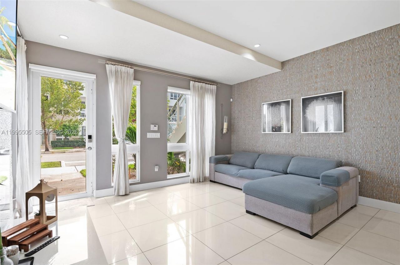 10305 NW 63rd Ter, Unit 105, Doral, FL 33178 Photo