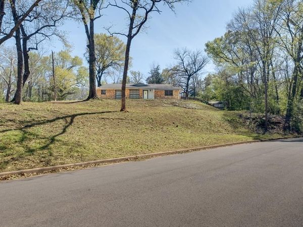 1112 Swanson Drive , Palestine, TX 75801