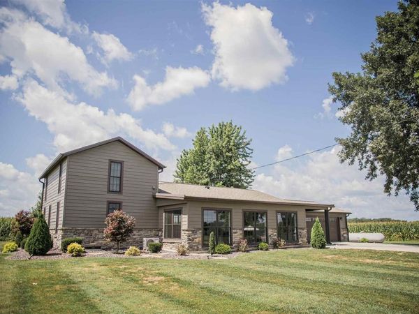 1737 N 2250th Place , Mendon, IL 62351