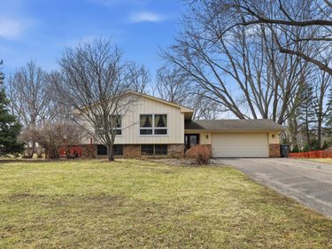 17645 27th Avenue N, Plymouth, MN 55447