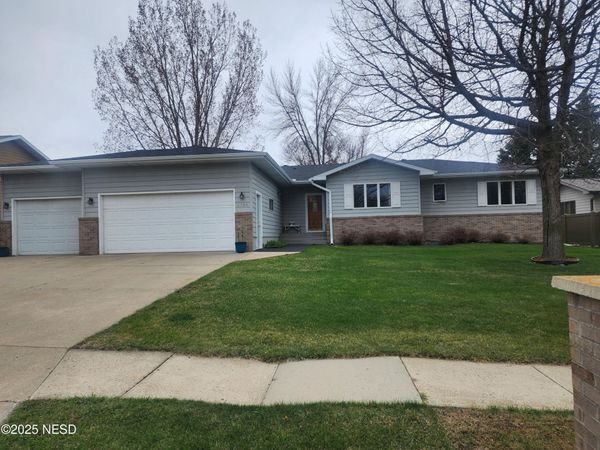 1706 8TH AVENUE NE, Watertown, SD 57201