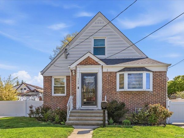 132 Wardwell Road, Mineola, NY 11501
