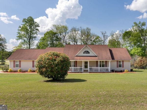 543 Pointe West Dr, Dublin, GA 31021