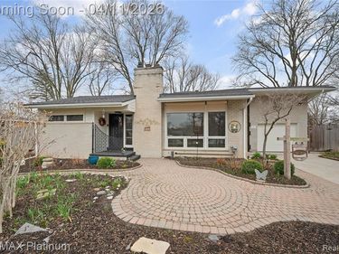 2454 N Middlebelt Road N, West Bloomfield Twp, MI 48324