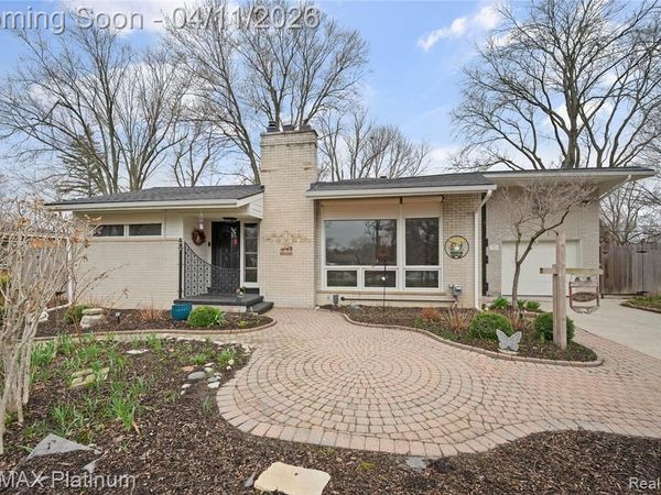2454 N Middlebelt Road N, West Bloomfield Twp, MI 48324