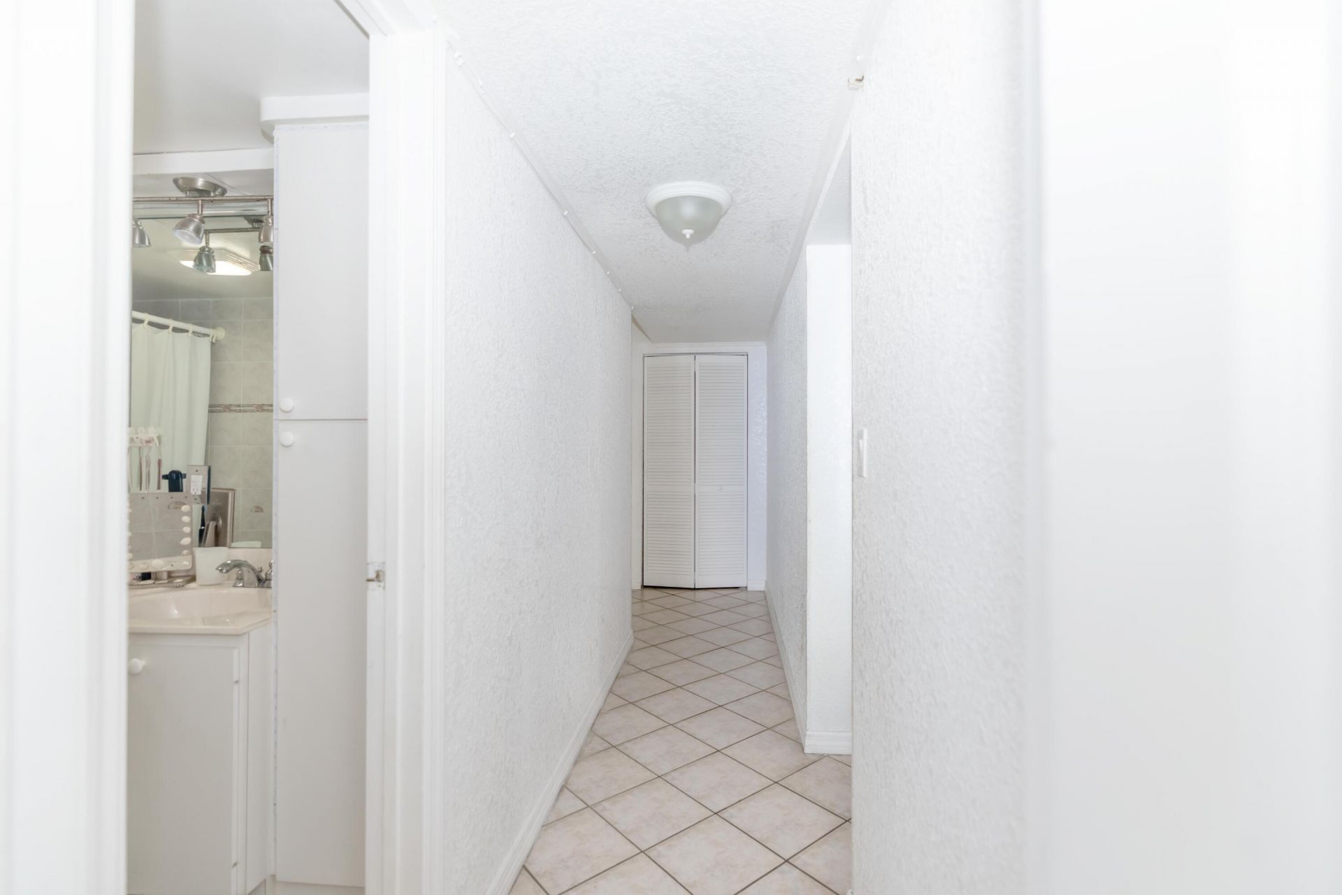 5055 NW 7th Street, Unit 610, Miami, FL 33126 Photo