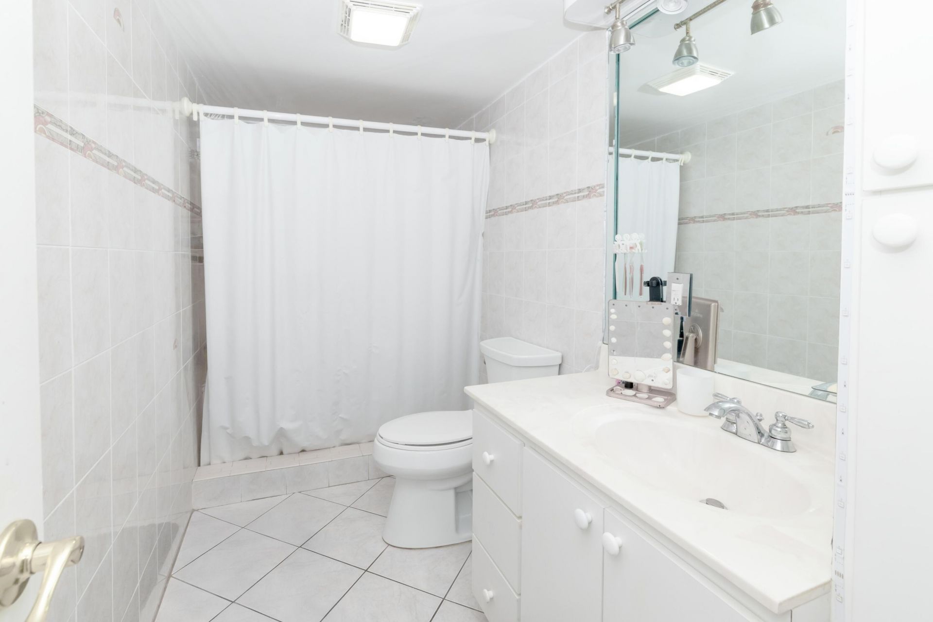 5055 NW 7th Street, Unit 610, Miami, FL 33126 Photo