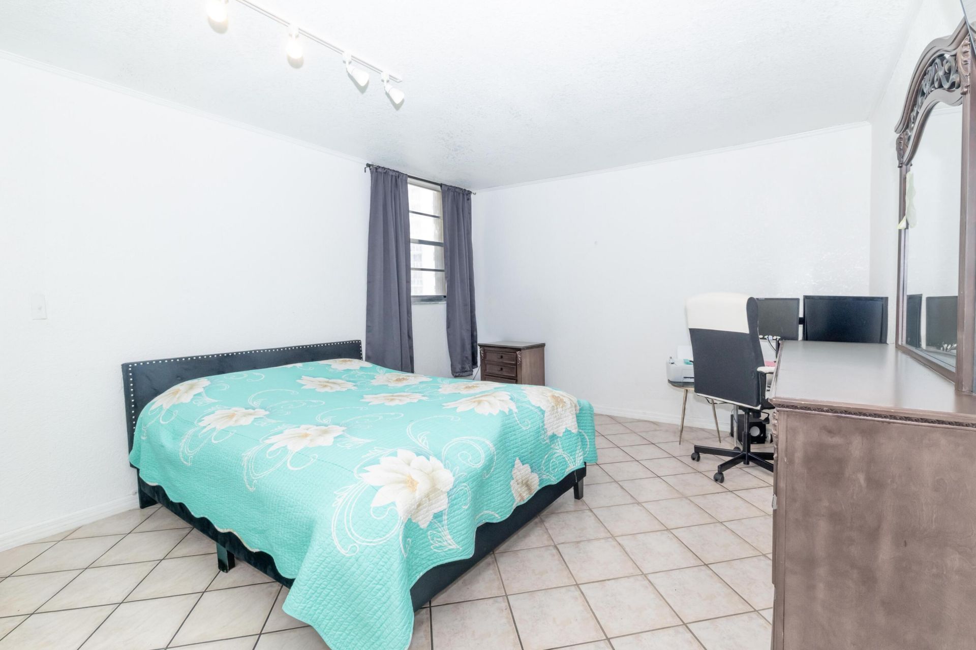 5055 NW 7th Street, Unit 610, Miami, FL 33126 Photo