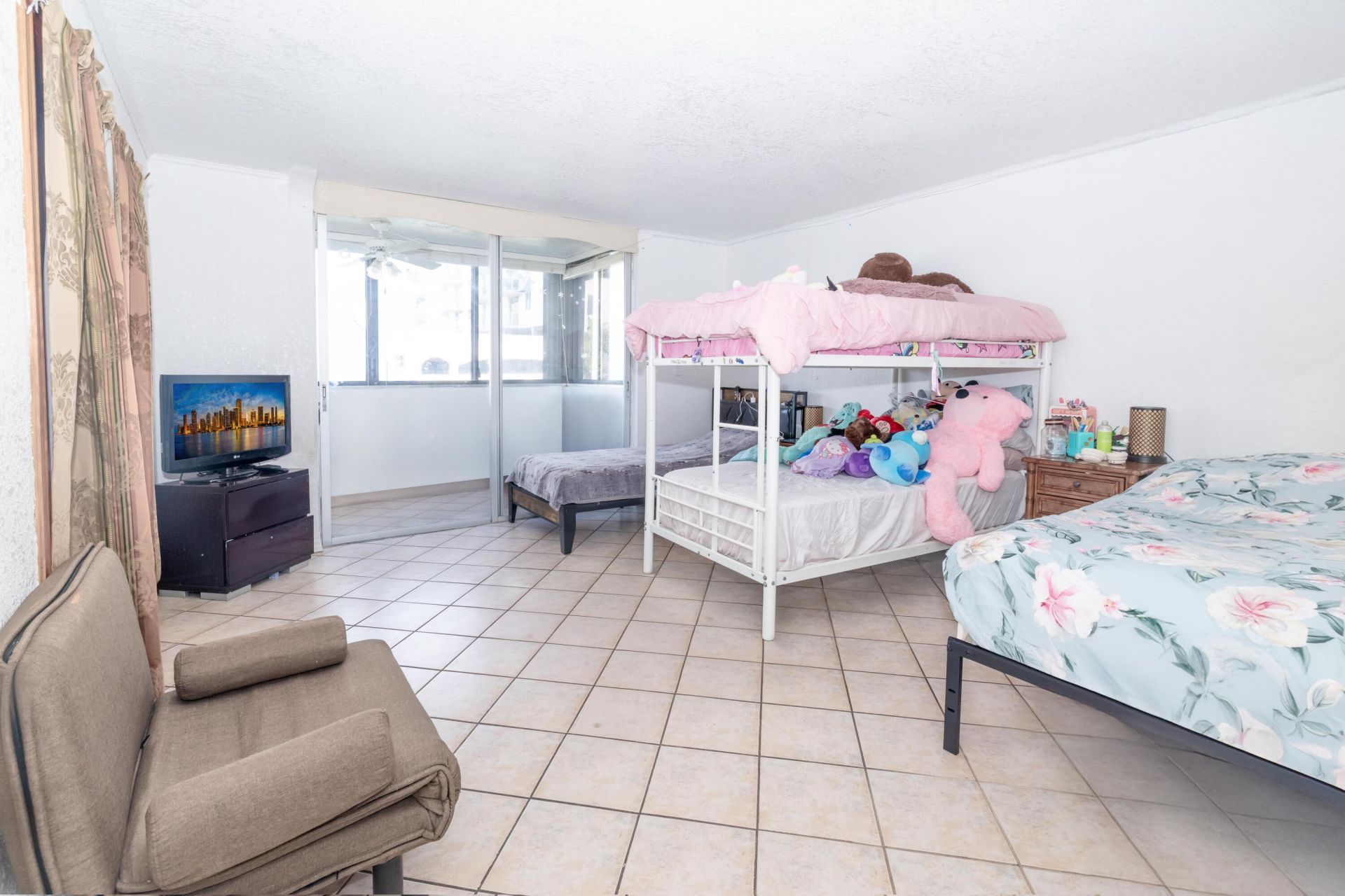 5055 NW 7th Street, Unit 610, Miami, FL 33126 Photo