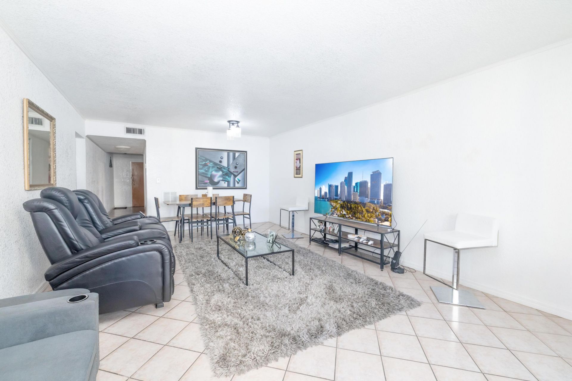 5055 NW 7th Street, Unit 610, Miami, FL 33126 Photo