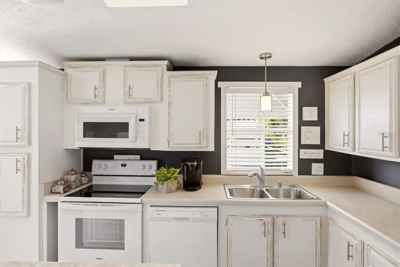 701 Aqui Esta Drive, Unit 52, Punta Gorda, FL 33950 Photo