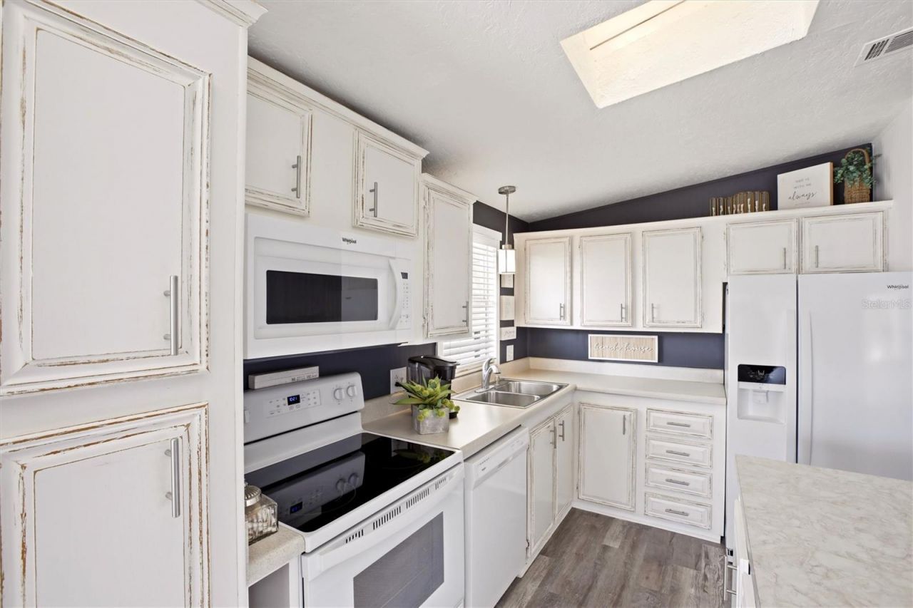 701 Aqui Esta Drive, Unit 52, Punta Gorda, FL 33950 Photo